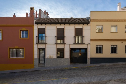 Garajes Edificio Nuestro Padre Jesús de los Remedios - Galería de imágenes